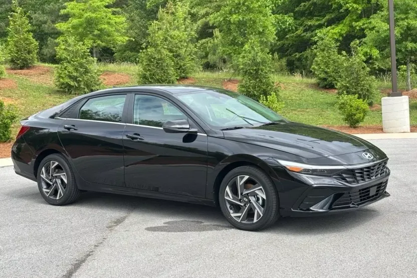 2025 Hyundai Elantra Hybrid Limited photo 1