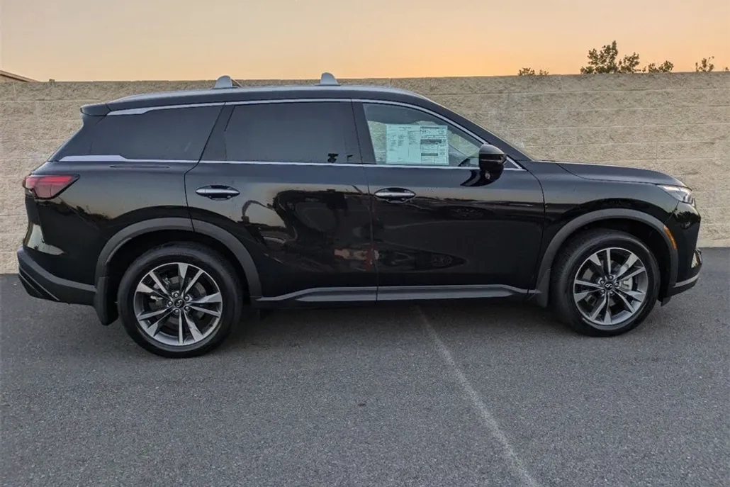 2025 Infiniti QX60 Luxe photo 1