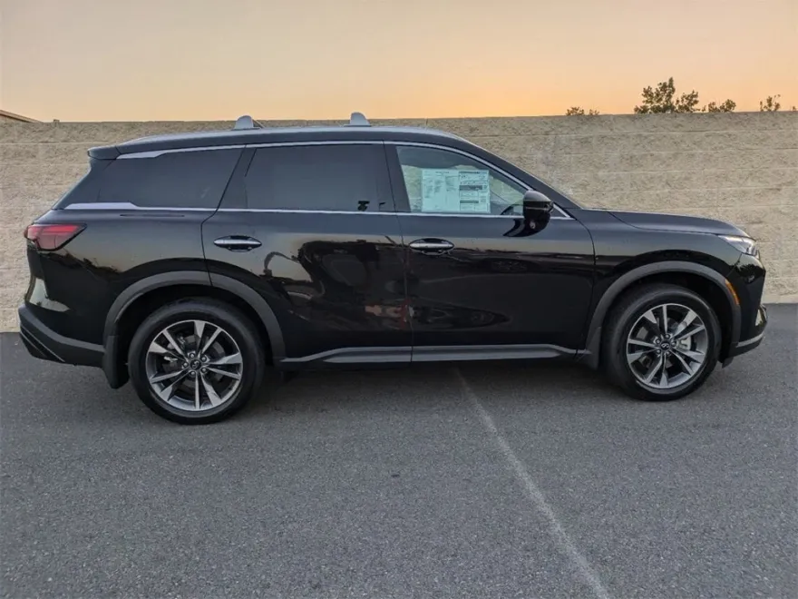 2025 Infiniti QX60 Luxe photo 1
