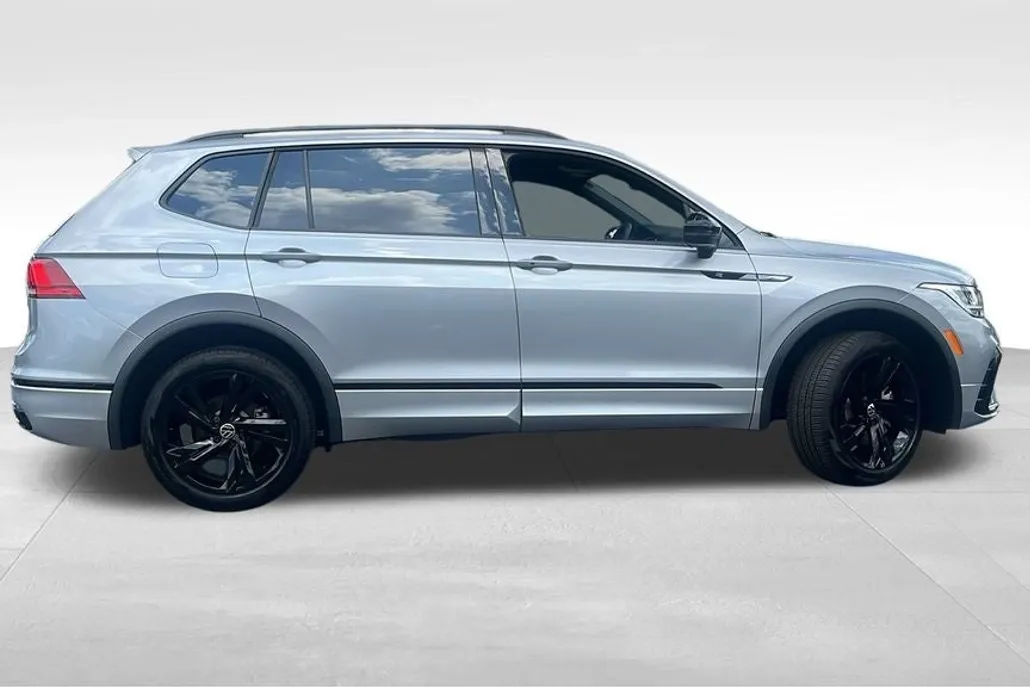 2024 Volkswagen Tiguan SE R-Line Black photo 1