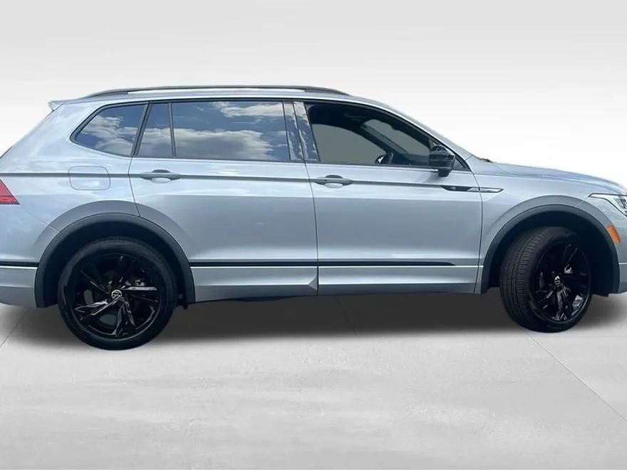 2024 Volkswagen Tiguan SE R-Line Black photo 1