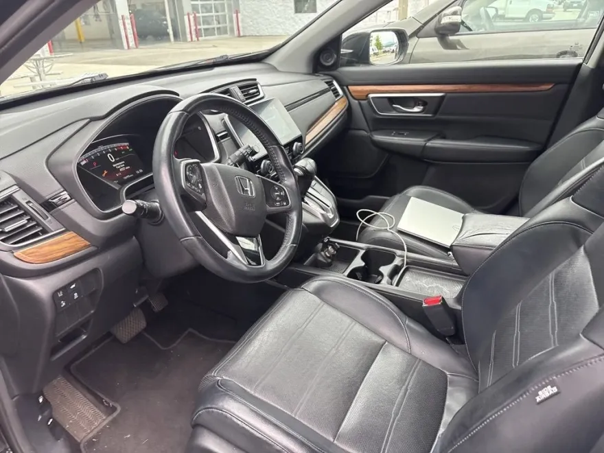 2017 Honda CR-V Touring photo 1