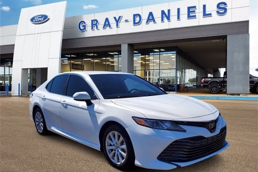 2020 Toyota Camry LE photo 1