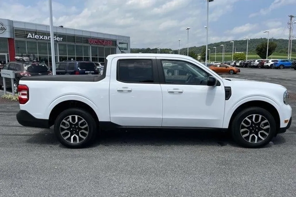 2024 Ford Maverick Lariat photo 1