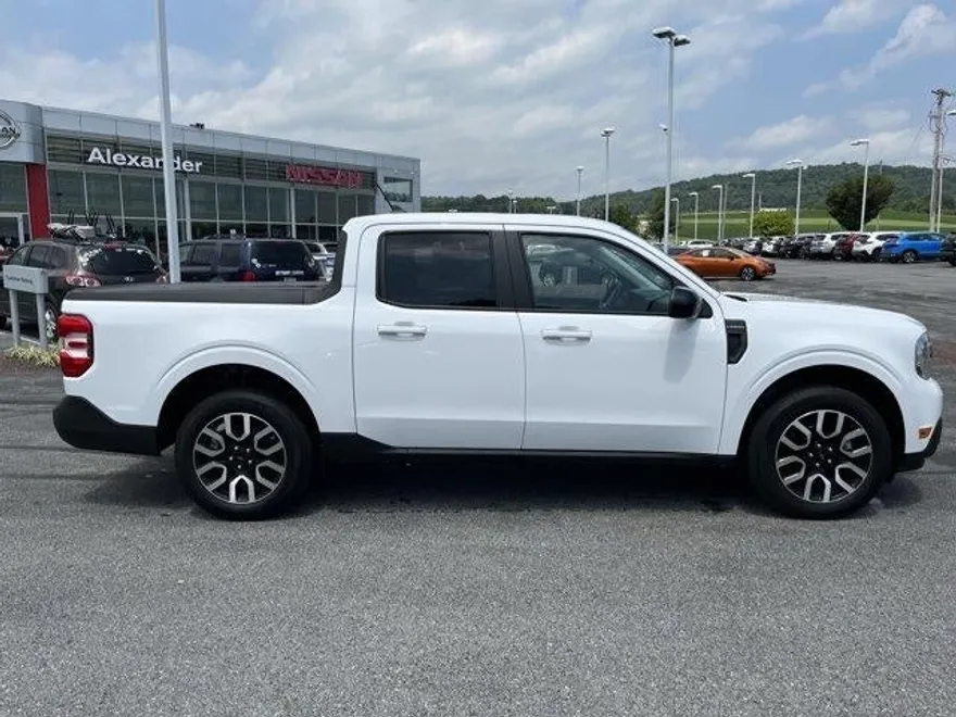 2024 Ford Maverick Lariat photo 1