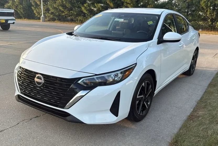 2024 Nissan Sentra SV photo 1