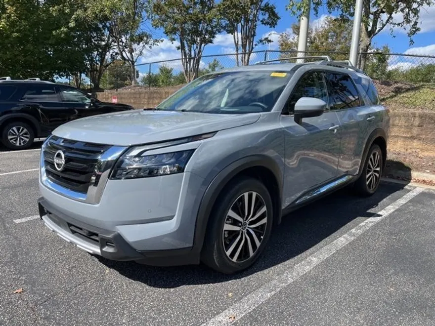2025 Nissan Pathfinder Platinum photo 1
