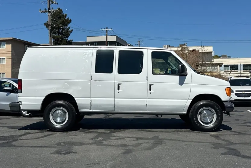 2006 Ford E-250 photo 1
