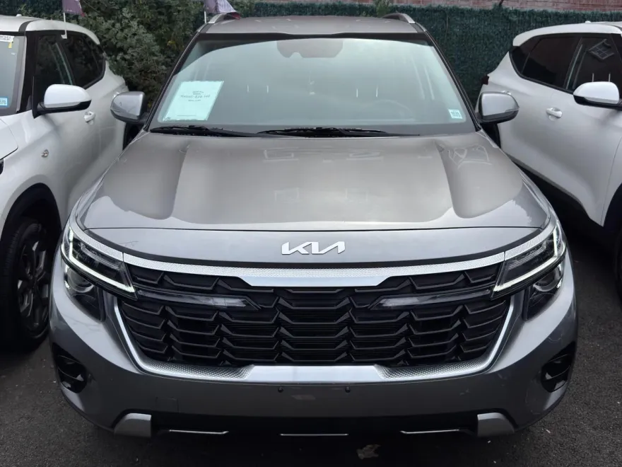 2024 Kia Seltos S photo 1