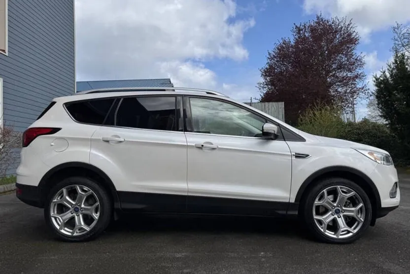 2019 Ford Escape Titanium photo 1