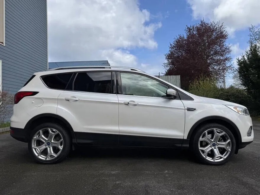 2019 Ford Escape Titanium photo 1