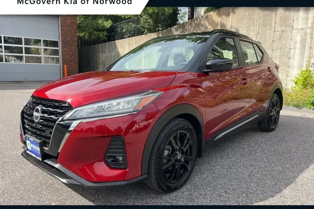 2022 Nissan Kicks SR photo 1