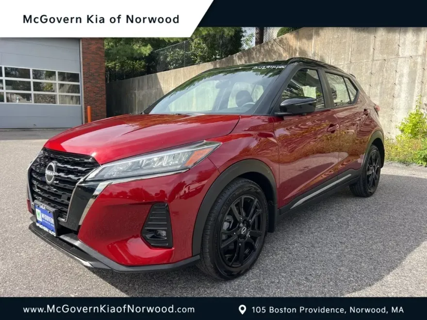 2022 Nissan Kicks SR photo 1