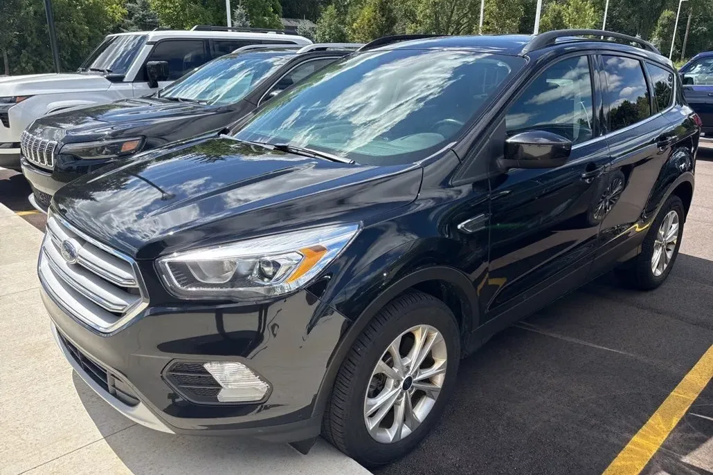 2019 Ford Escape SEL photo 1