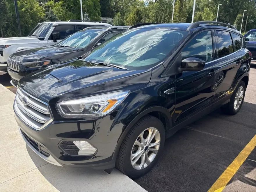 2019 Ford Escape SEL photo 1