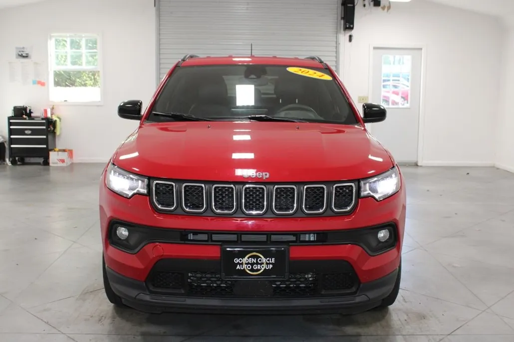 2024 Jeep Compass Latitude photo 1
