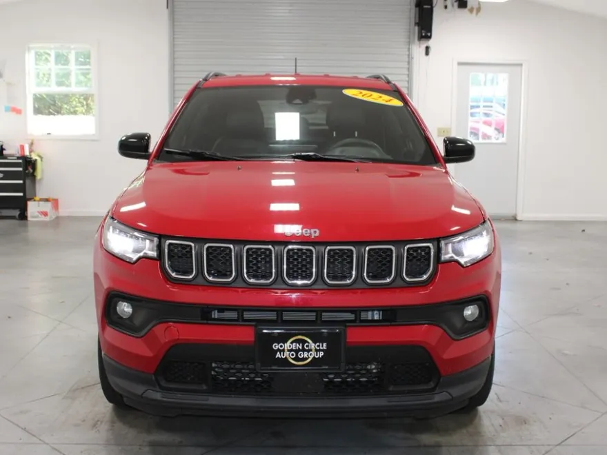 2024 Jeep Compass Latitude photo 1
