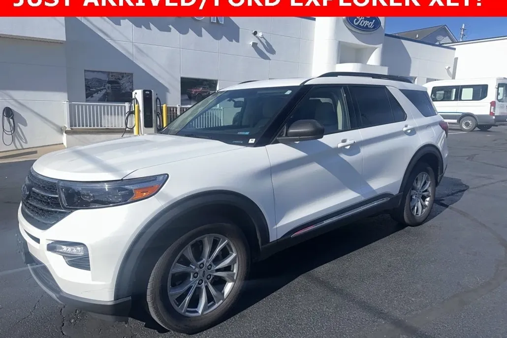 2021 Ford Explorer XLT photo 1
