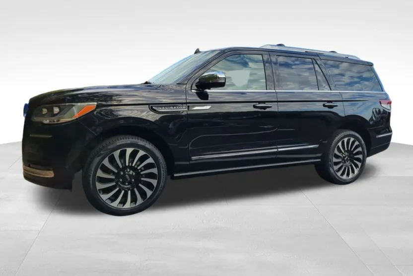 2023 Lincoln Navigator Black Label photo 1