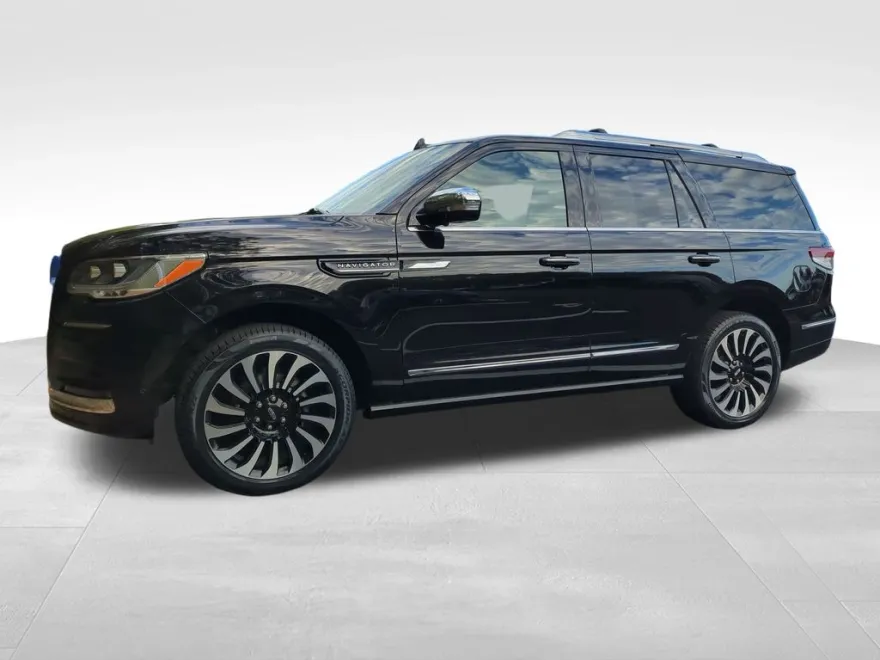 2023 Lincoln Navigator Black Label photo 1
