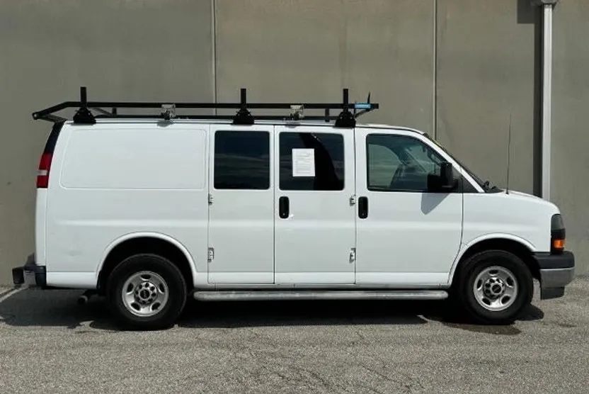 2017 Gmc Savana 2500 Cargo photo 1