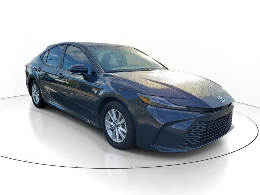 2025 Toyota Camry LE photo 1
