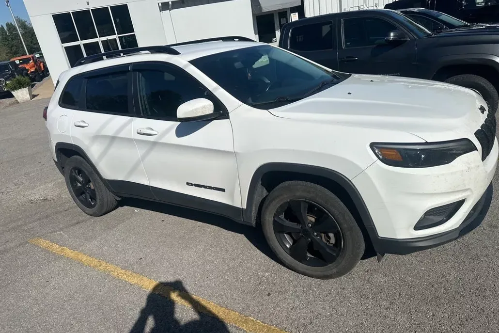 2021 Jeep Cherokee Altitude photo 1