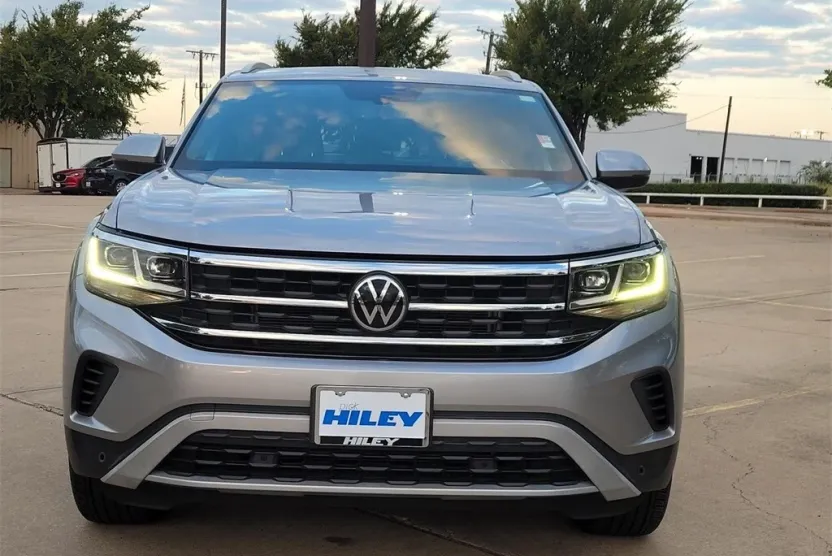 2022 Volkswagen Atlas Cross Sport V6 SE Technology photo 1