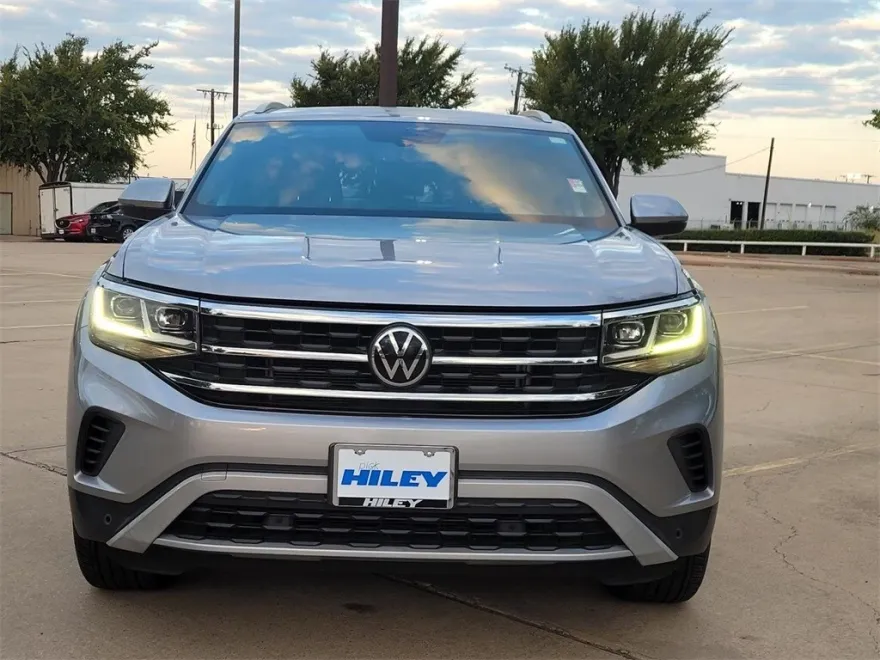 2022 Volkswagen Atlas Cross Sport V6 SE Technology photo 1
