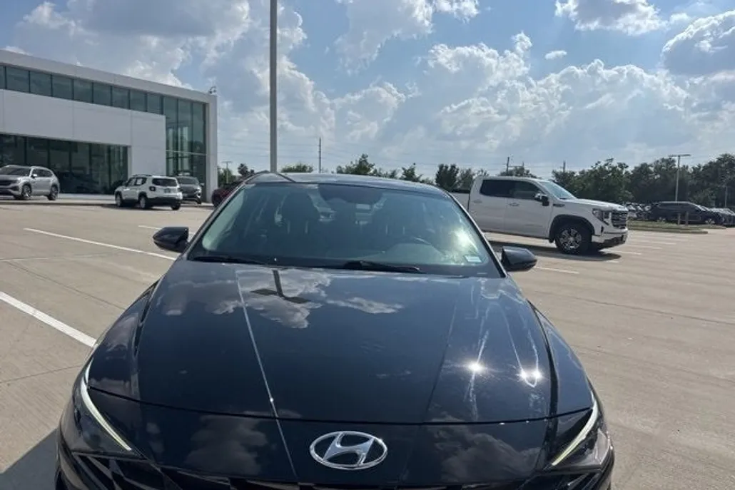 2023 Hyundai Elantra Limited photo 1