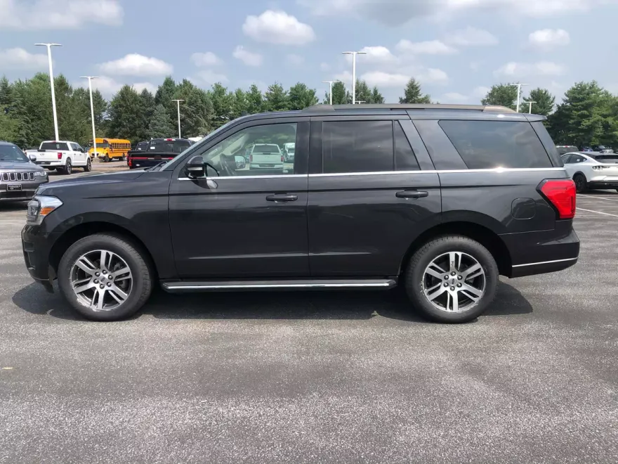 2022 Ford Expedition XLT photo 1