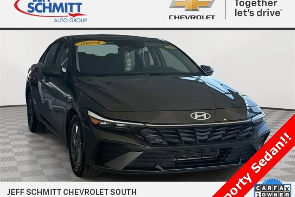 2024 Hyundai Elantra SEL photo 1