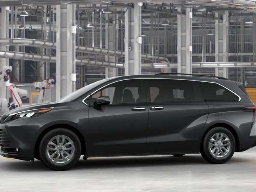 2025 Toyota Sienna XLE photo 1