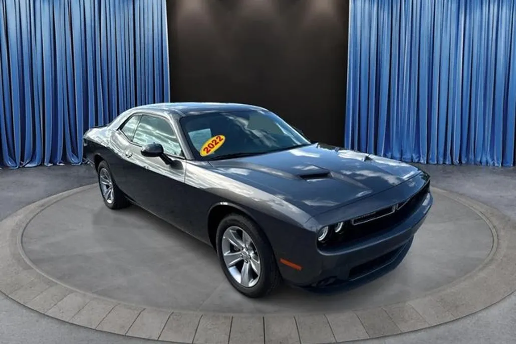 2022 Dodge Challenger SXT photo 1