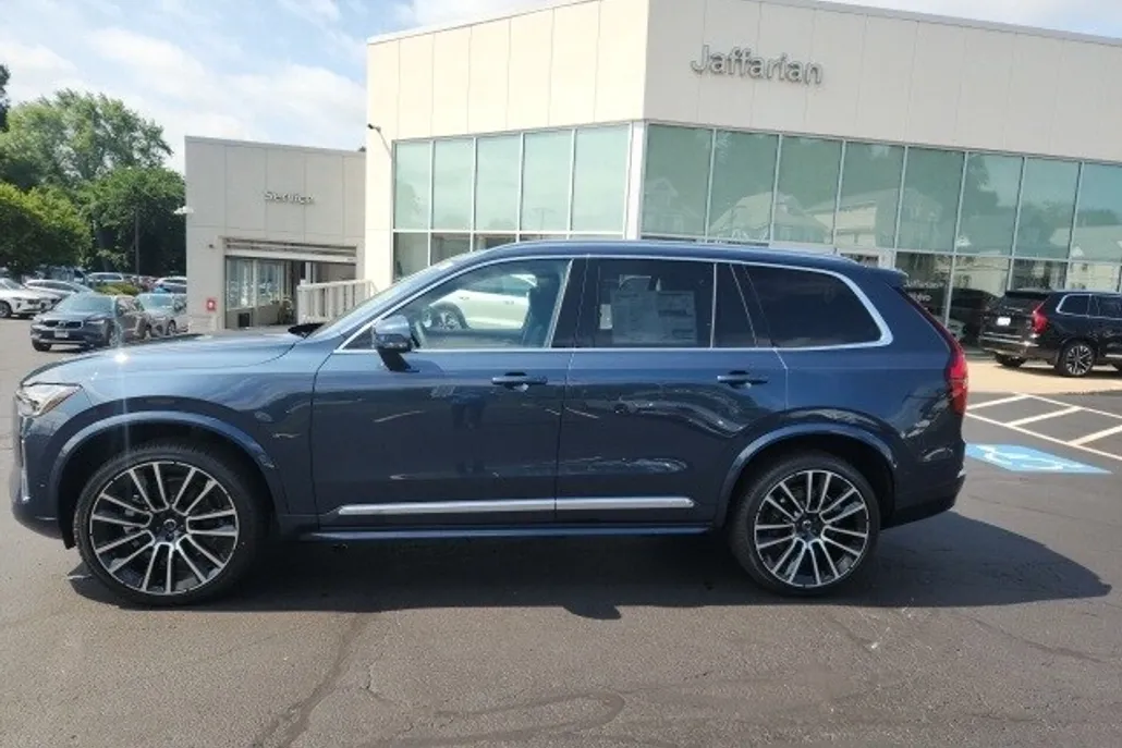 2026 Volvo XC90 B5 Plus photo 1