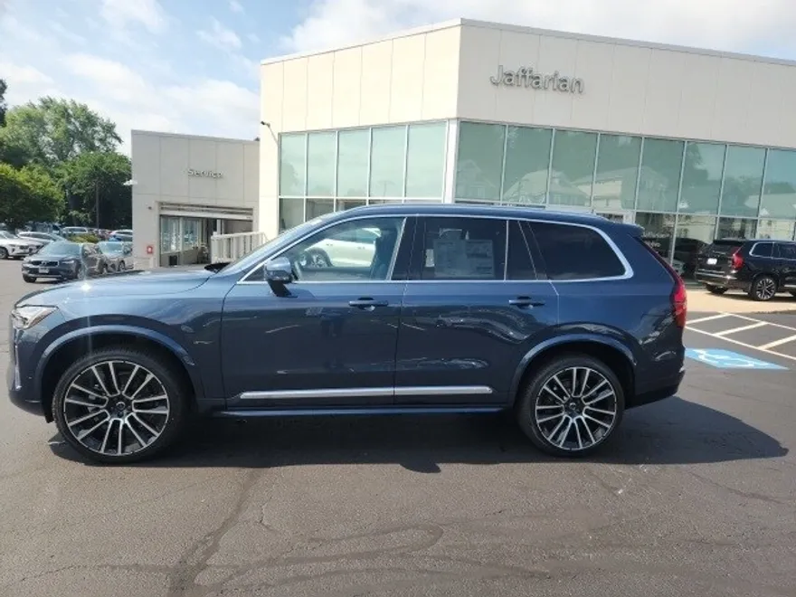 2026 Volvo XC90 B5 Plus photo 1