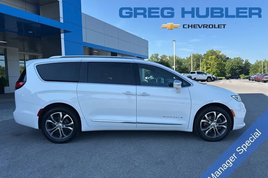 2021 Chrysler Pacifica Pinnacle photo 1