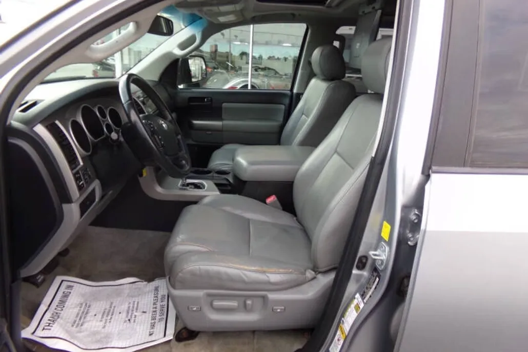 2011 Toyota Sequoia SR5 photo 1