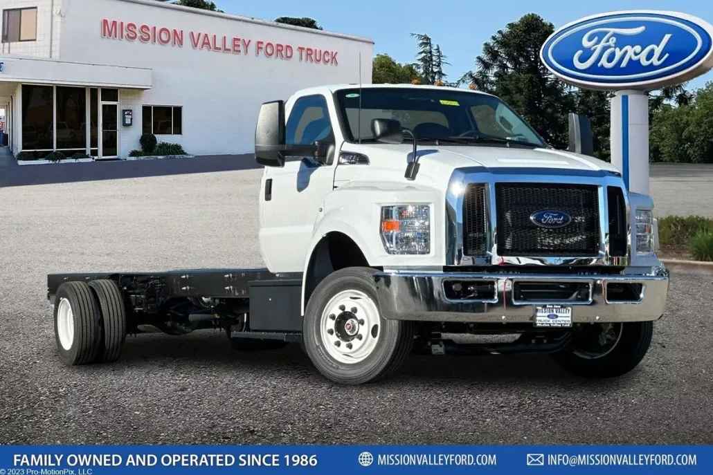 2025 Ford F-650 photo 1