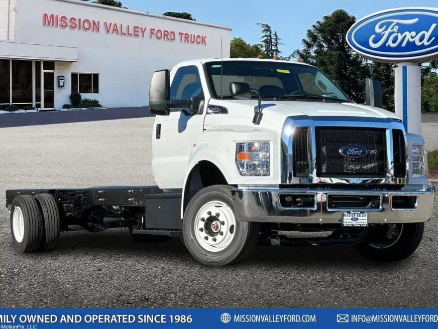 2025 Ford F-650 photo 1