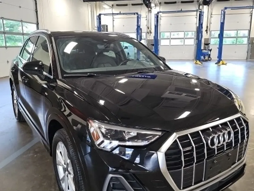 2023 Audi Q3 45 TFSI S line Premium photo 1