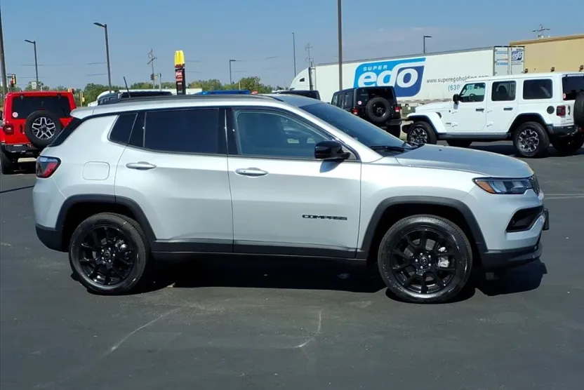2026 Jeep Compass Latitude Altitude photo 1