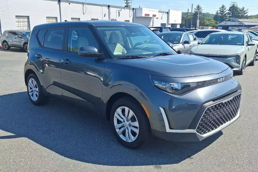 2023 Kia Soul LX photo 1