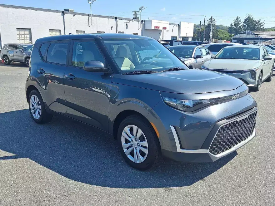 2023 Kia Soul LX photo 1