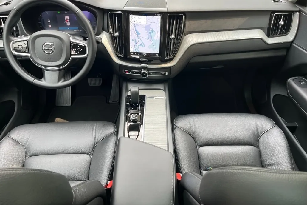 2025 Volvo XC60 B5 Plus photo 1