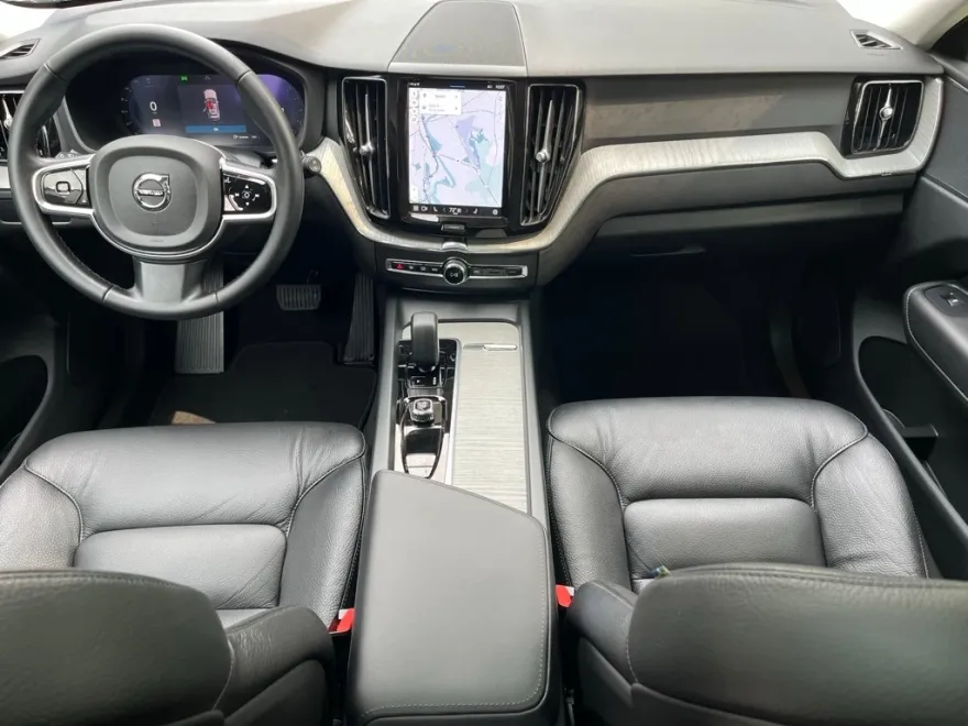 2025 Volvo XC60 B5 Plus photo 1