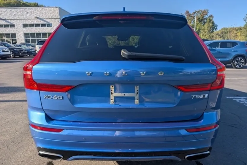 2019 Volvo XC60 T5 R-Design photo 1