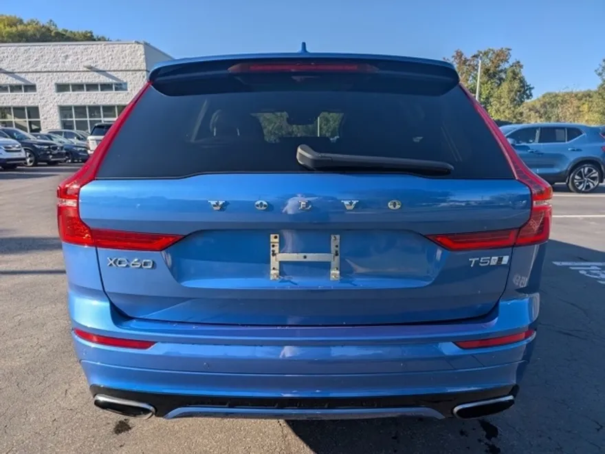 2019 Volvo XC60 T5 R-Design photo 1