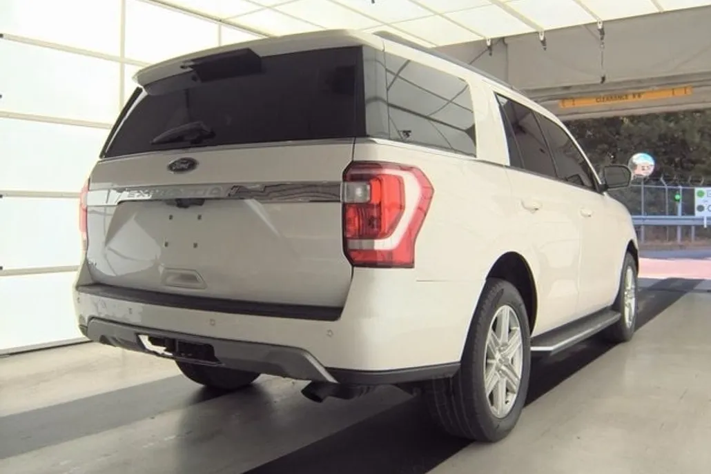 2019 Ford Expedition XLT photo 1