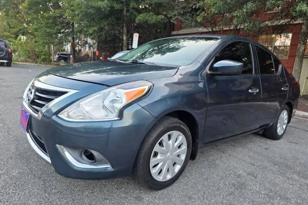 2016 Nissan Versa 1.6 SV photo 1